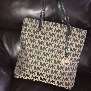Great Condition Large Michael Kors Tote!!!